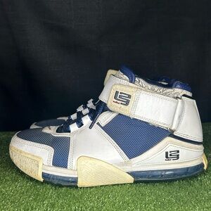 Size 7.5M- Nike Zoom LeBron 2 USA / Midnight Navy 2004 VTG